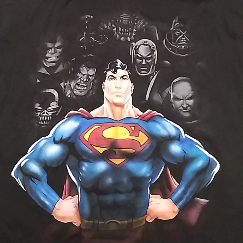 Superman tshirt with villains Large